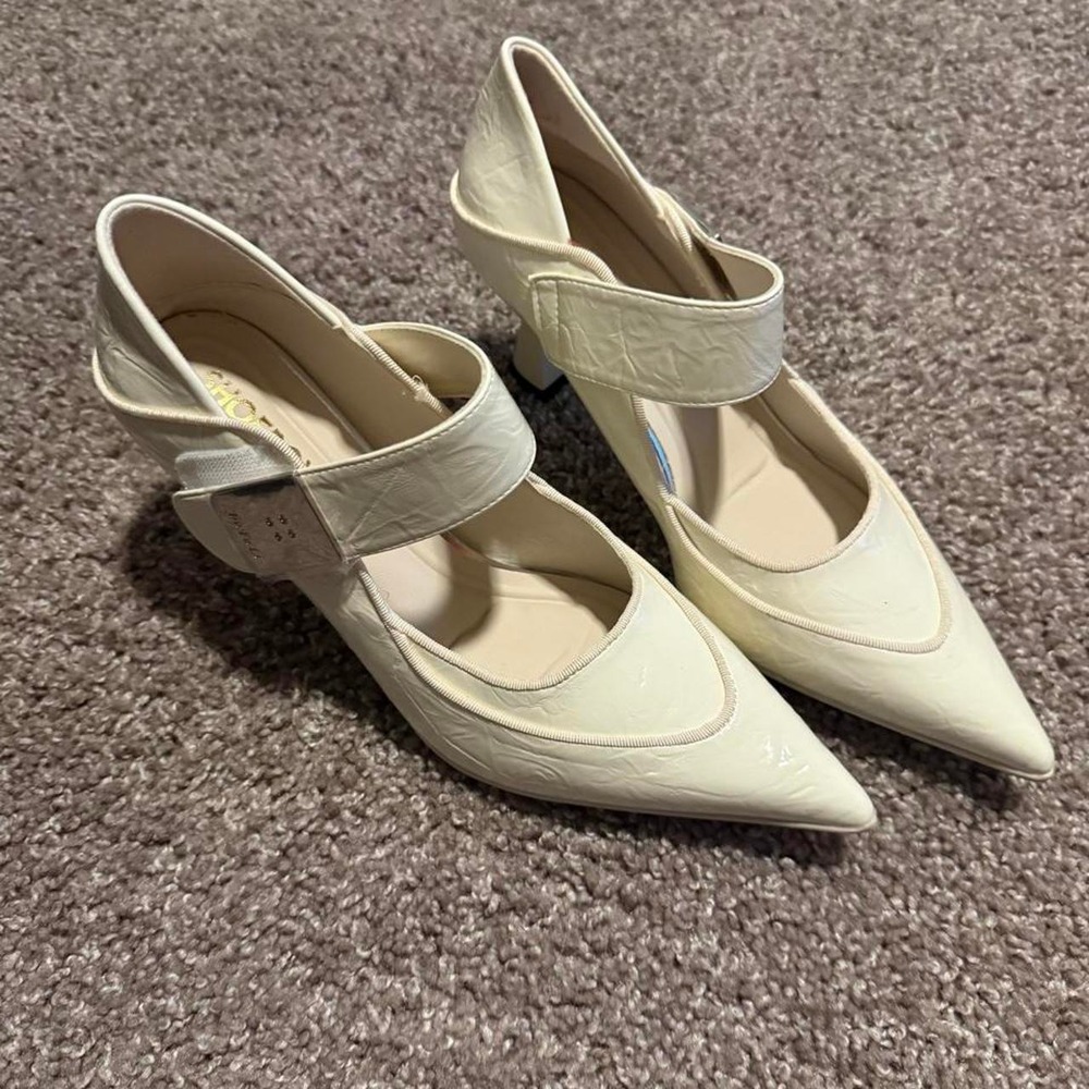 Cream Ivory Patent Leather Pointed Toe Mary Jane Heels – EU 40